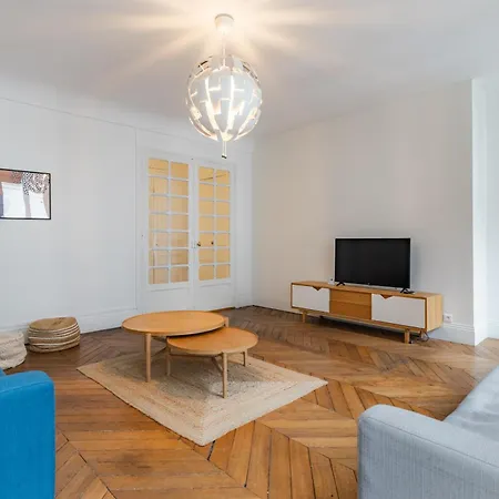 Elegant In The Heart Of Historic Paříž
